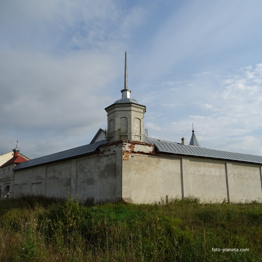 стены Зеленецкого-Троицкого монастыря