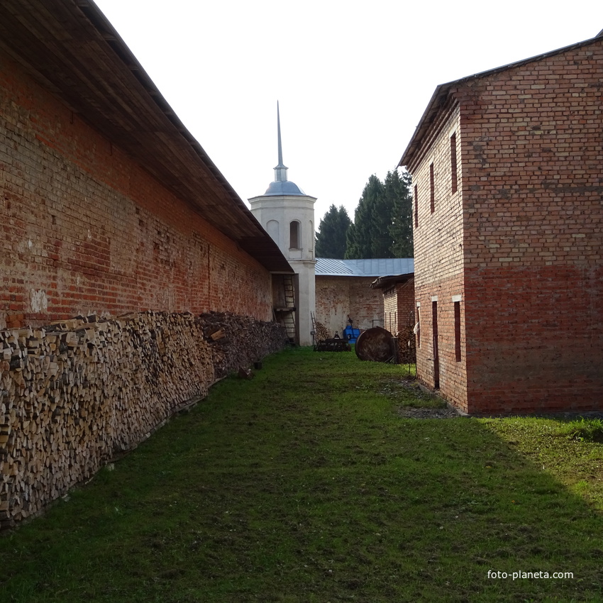 Территория Троицкого Зеленецкого мужского монастыря