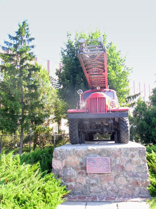Пам&#039;ятник пожежним автосходам ЗІЛ-157К був встановлений в 1997 році.