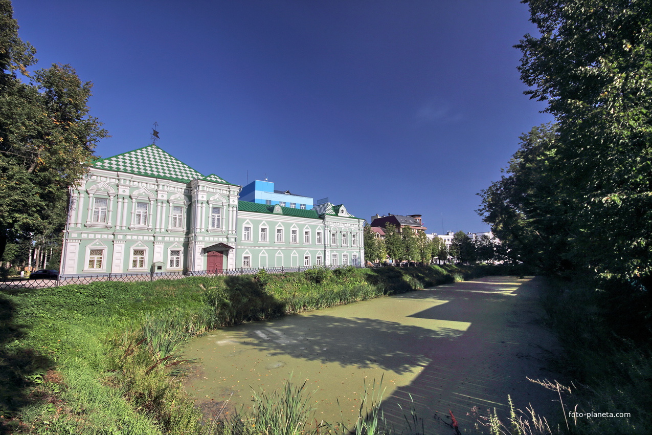 Краеведческий музей. Бывший ров шуйского кремля