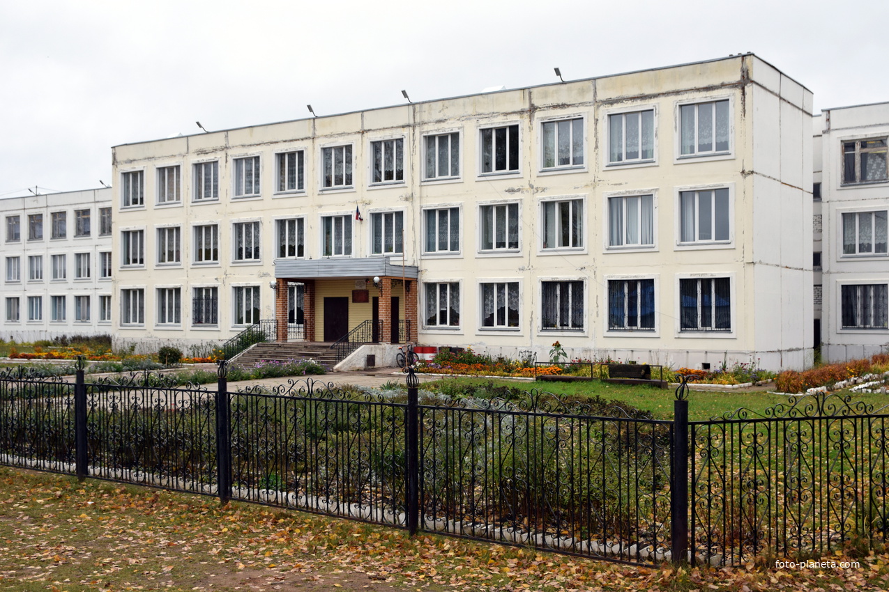 Юрьянская средняя школа на ул. Ленина