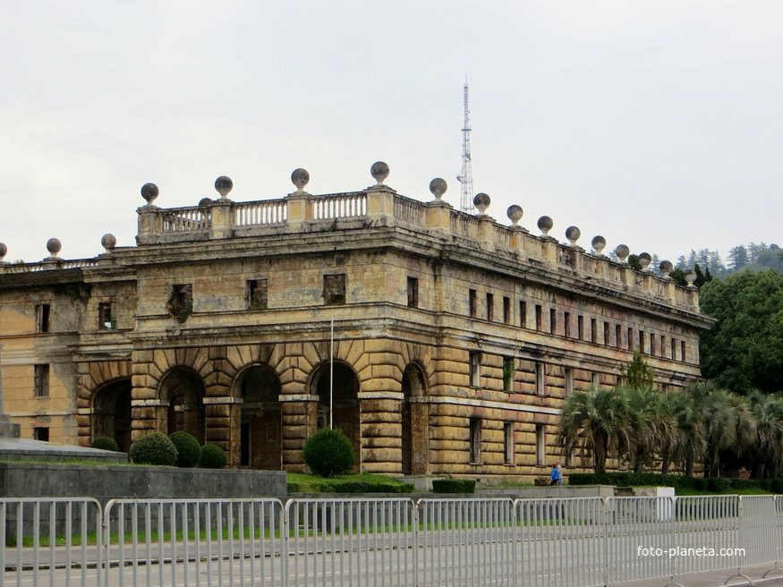 Здание Верховного Совета