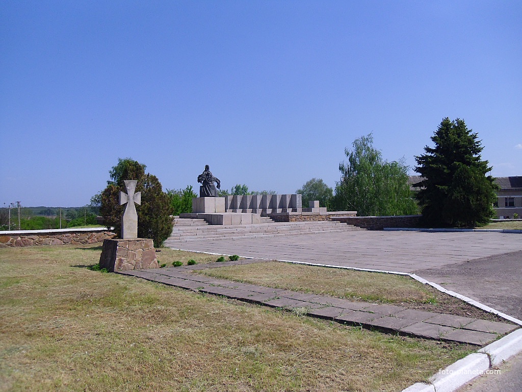 Пам&#039;ятник односельцям, які загинули в роки Великої Вітчизняної війни, в с.Суботів