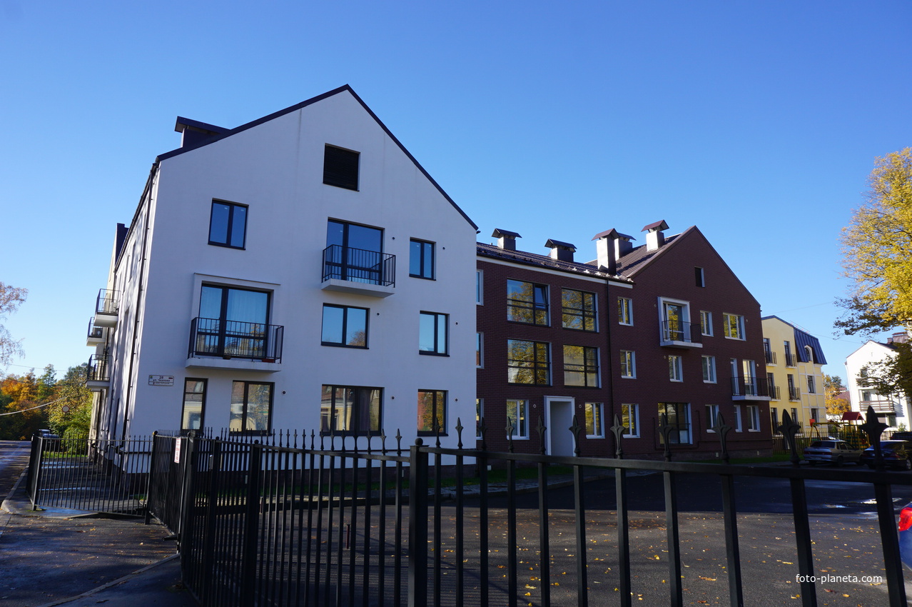 На улице Чкалова.