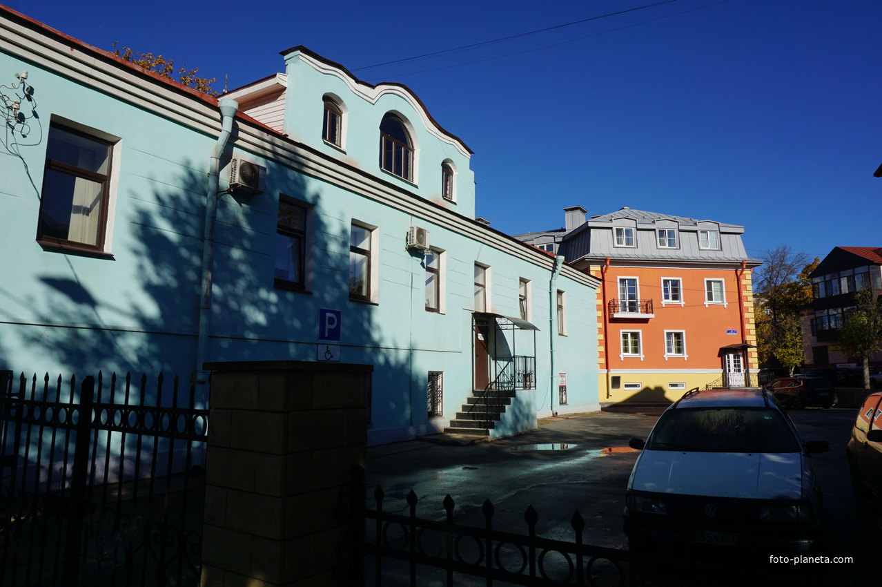 На улице Чкалова.