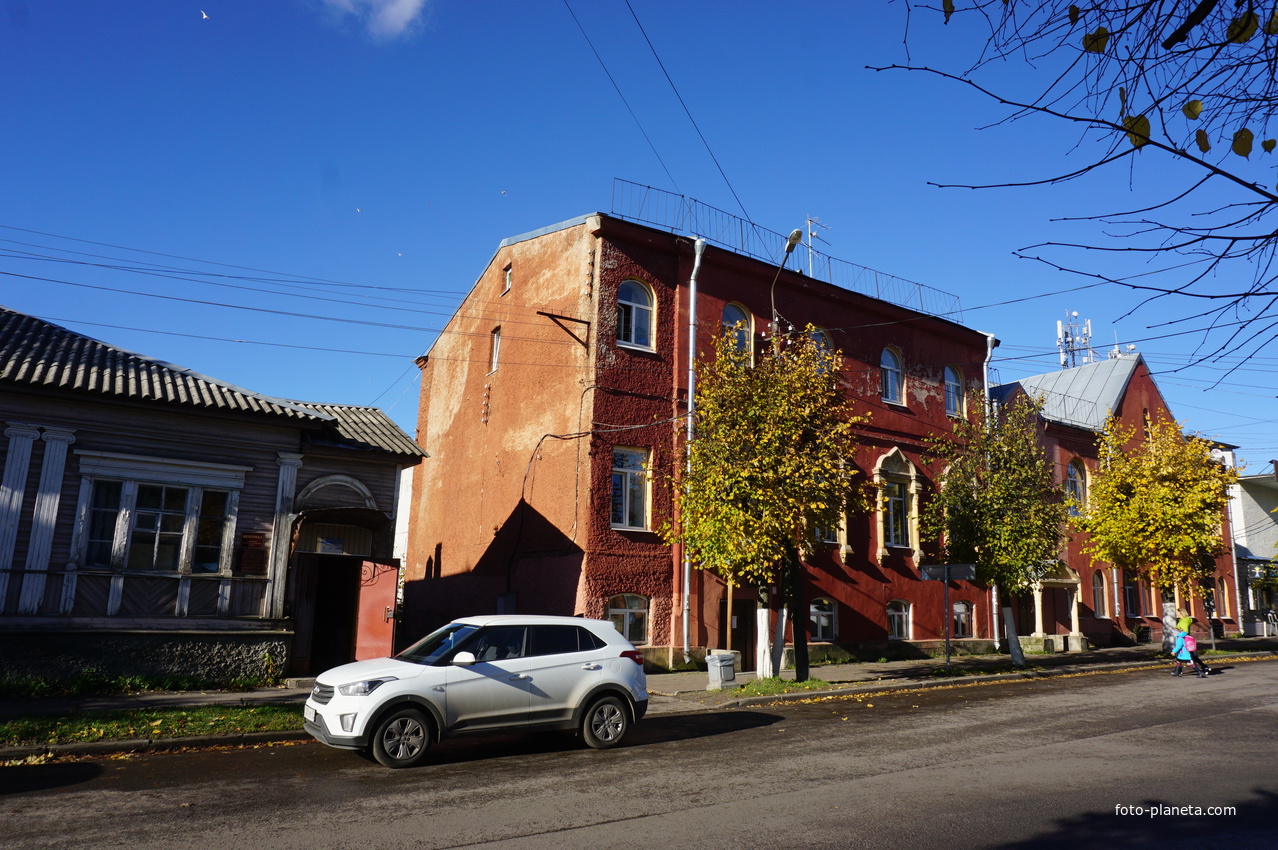 Красная улица.