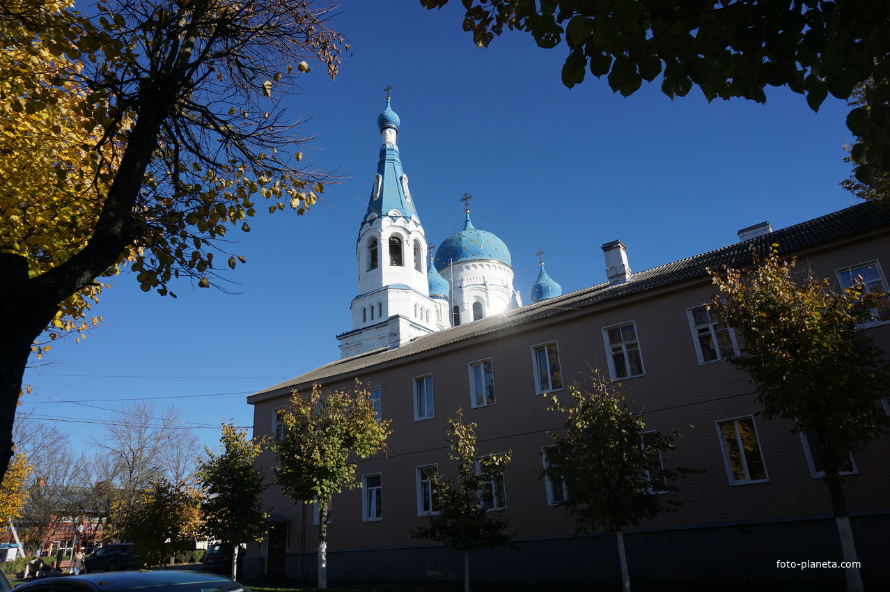 На улице Красной.