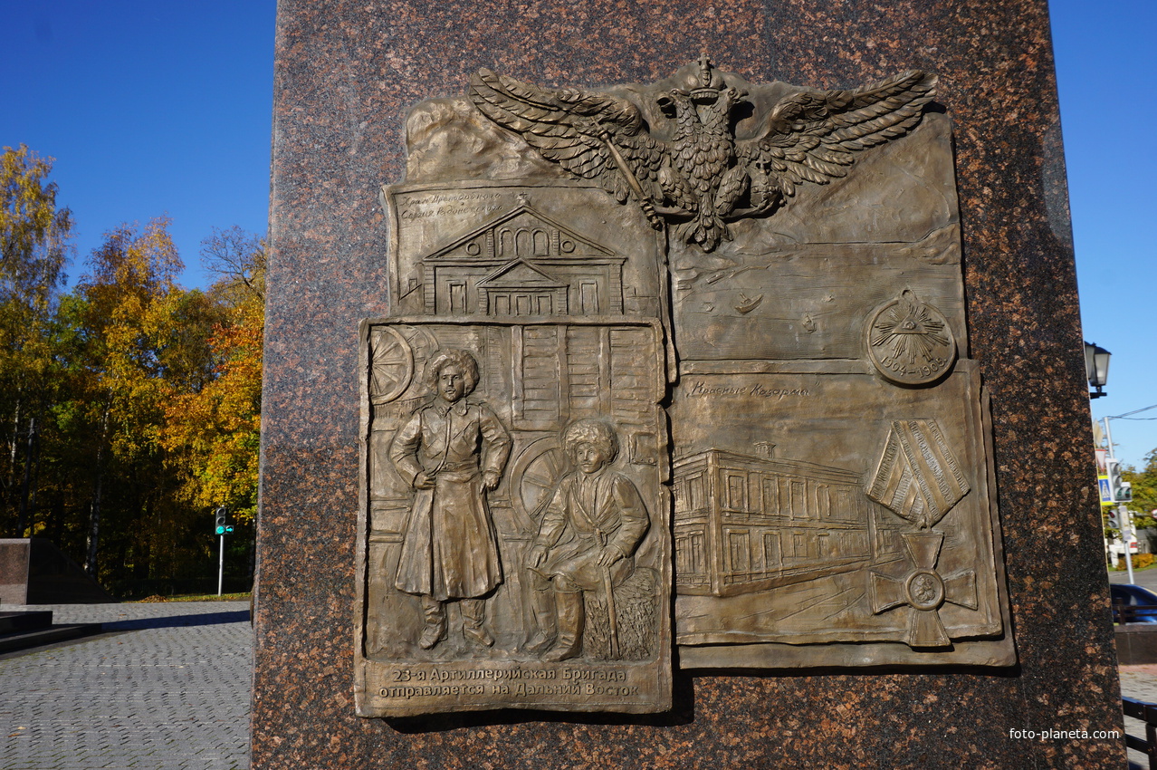 Монумент&quot;Гатчина -город воинской славы.&quot;Барельеф.