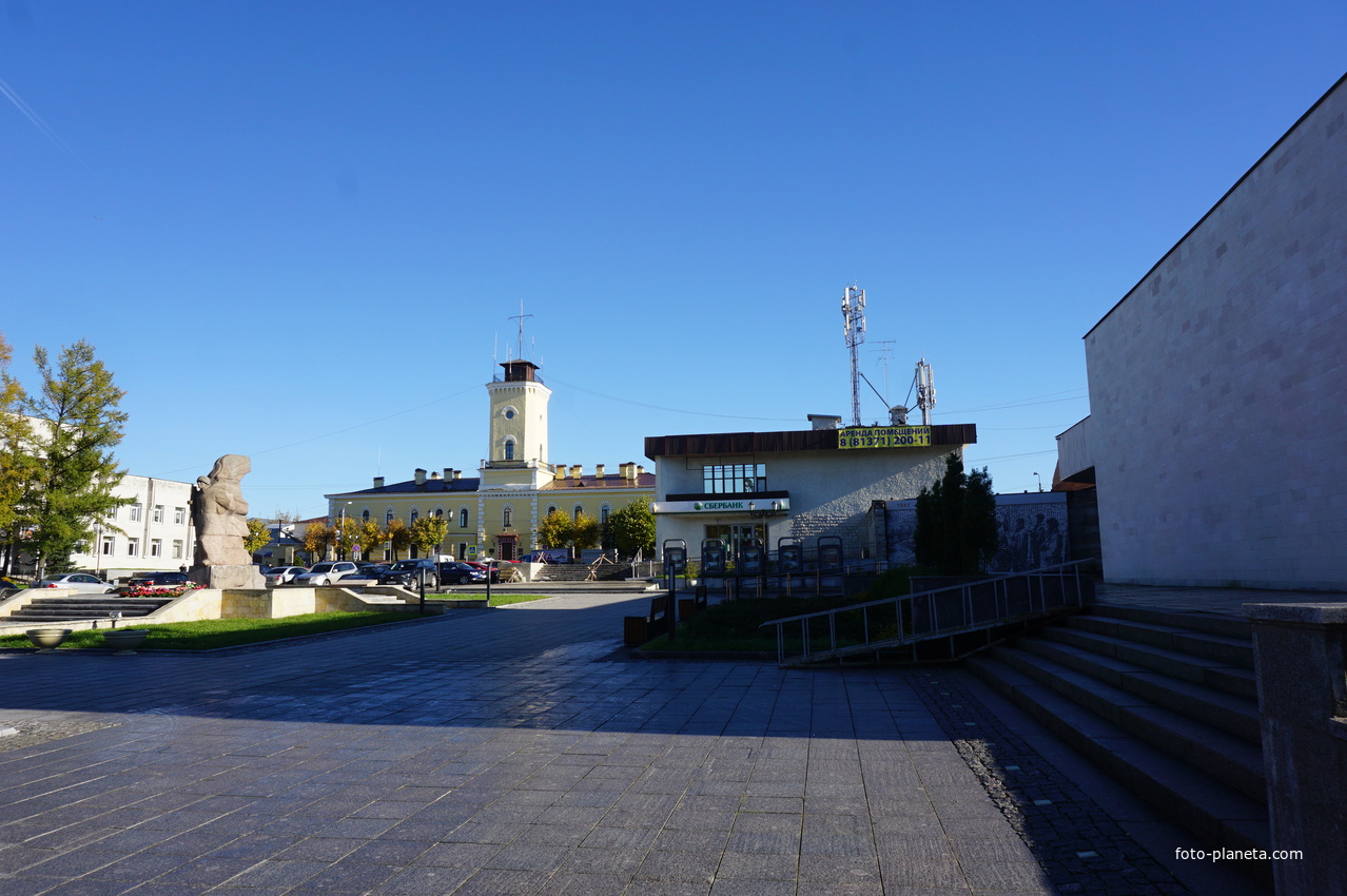 Революционный переулок.