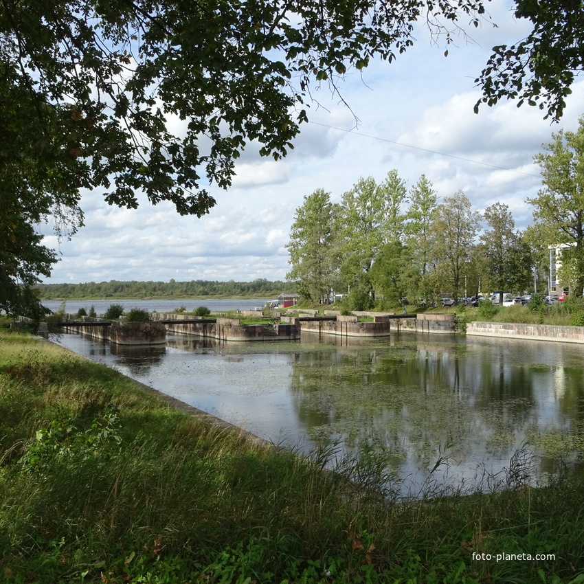 Старолодажский канал