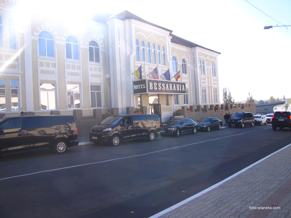 Гостиница &quot;Бессарабия&quot;.Болгарский правительственный кортеж.