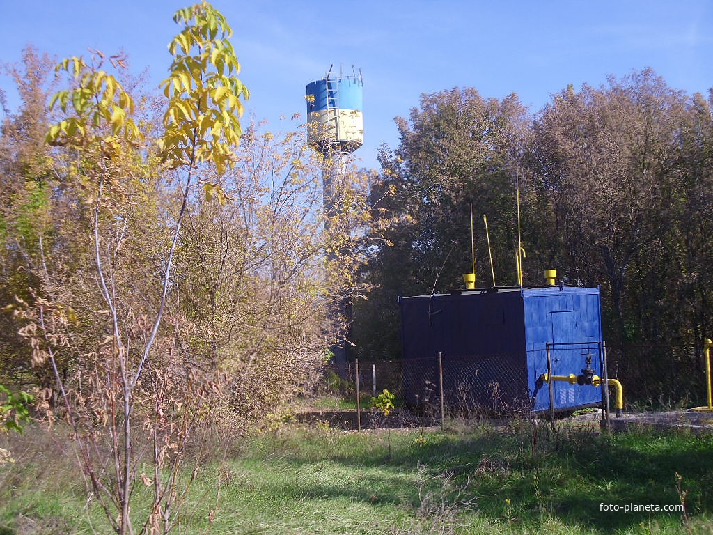 Газорозподільча станція села Залевки та водонапірна вежа.
