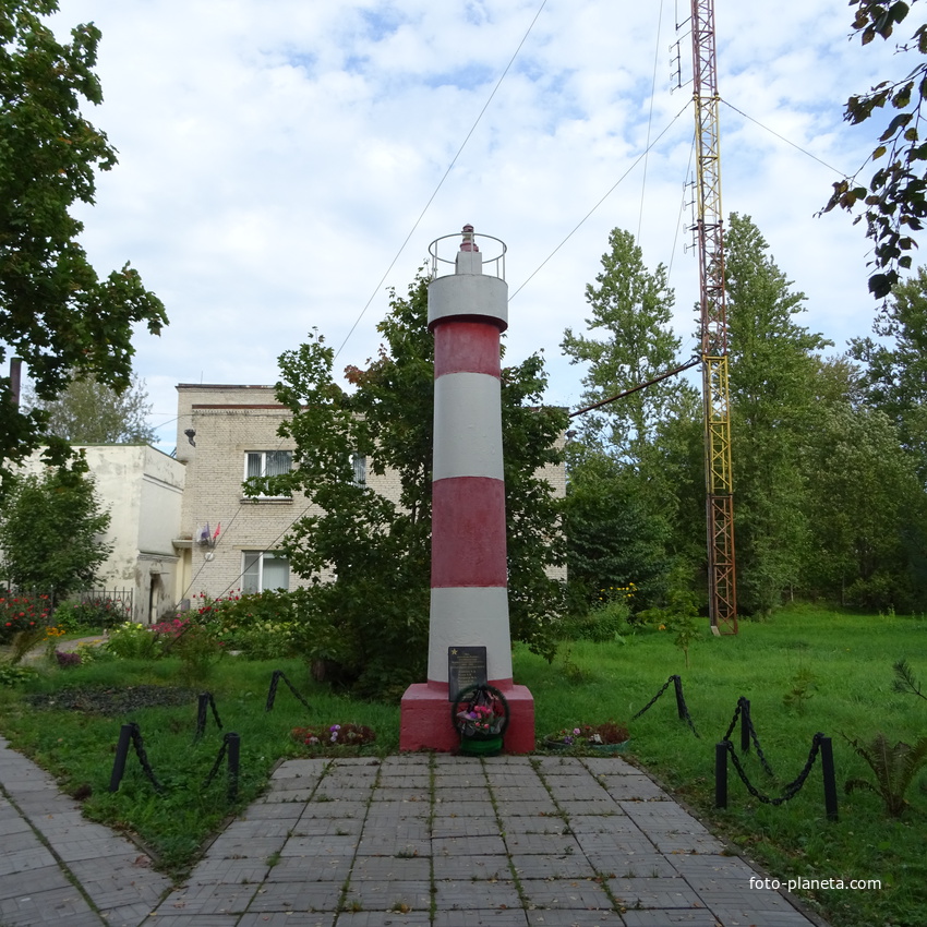 Памятник-маяк