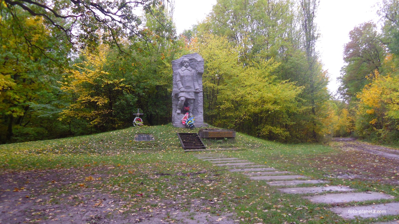 Пам&#039;ятник Холoдноярським партизанам.
