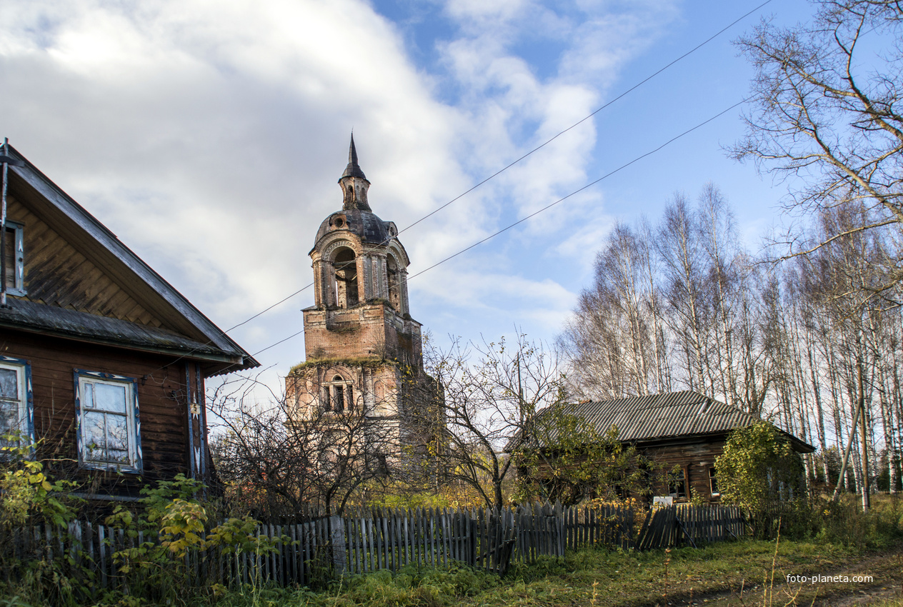 Колокольня Богоявленской церкви в с. Курино Котельничского района Кировской области