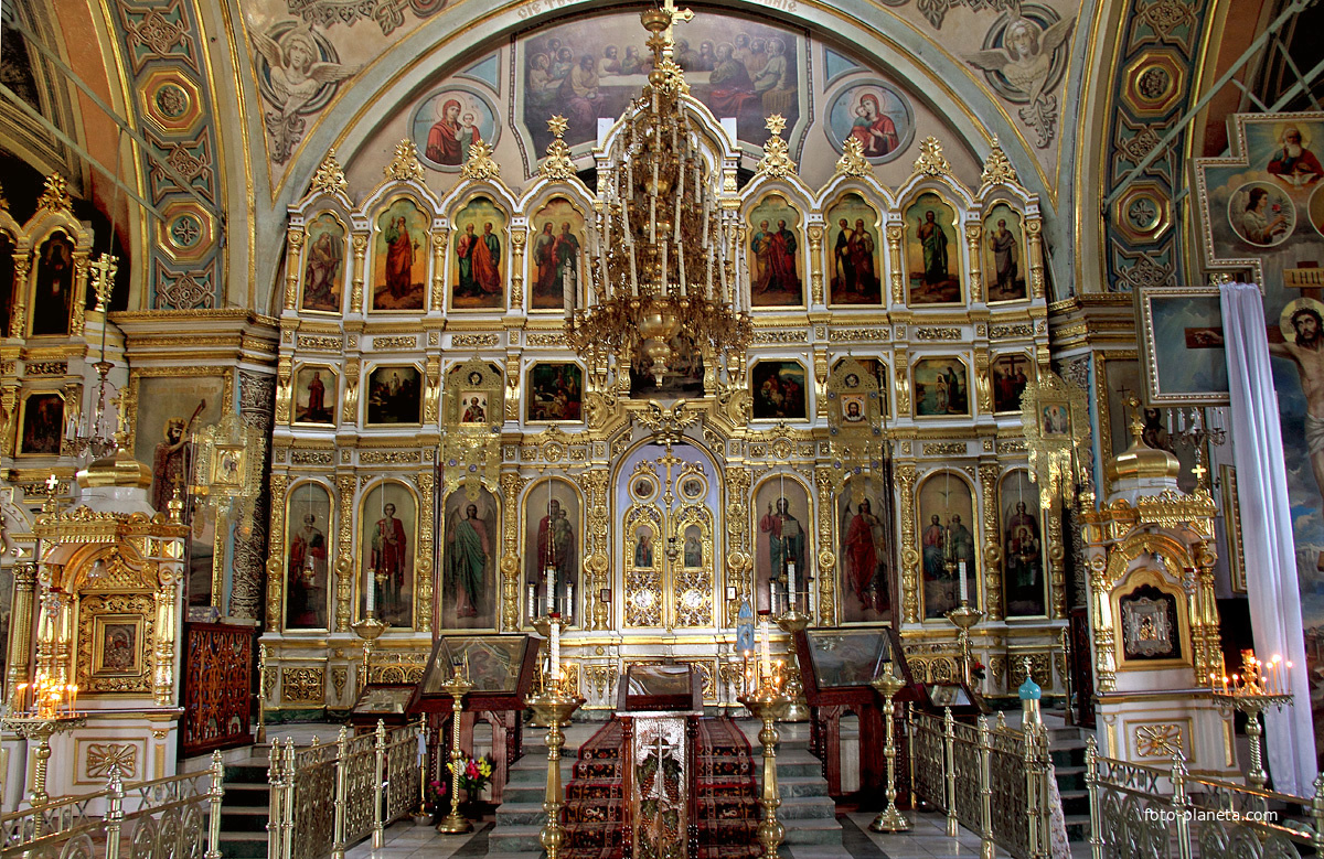 Главный иконостас собора