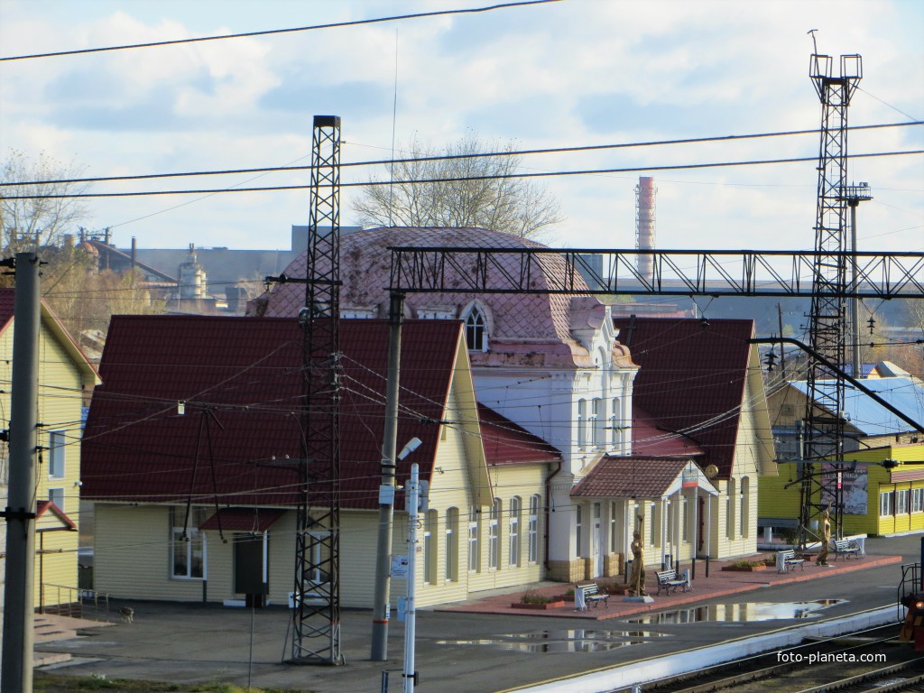 Вокзал станции Серов