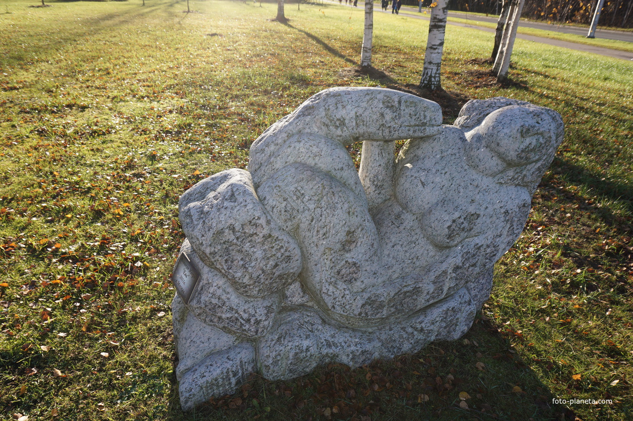 Улица Победы.Статуя.&quot;Ева&quot;.