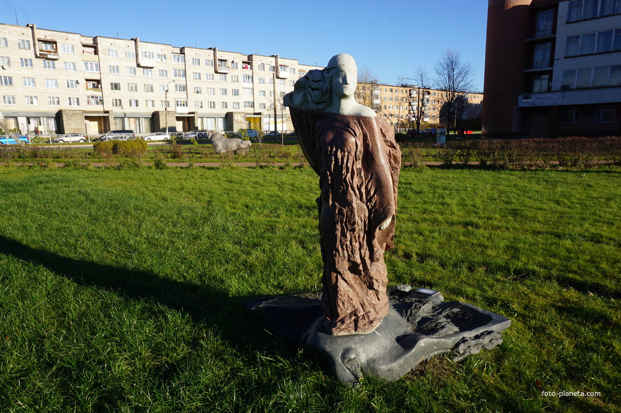 Улица Победы.Статуя.