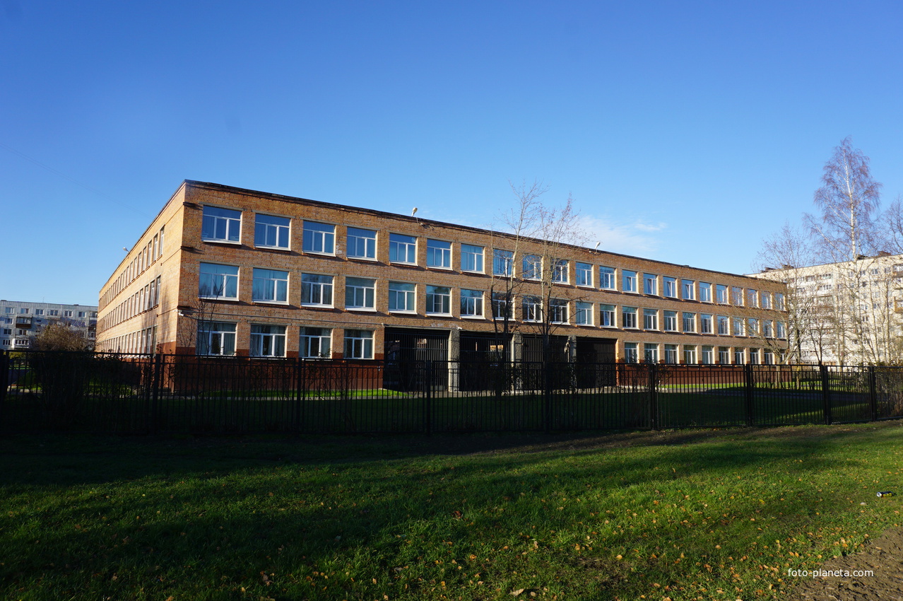 Ораниенбаумский проспект.