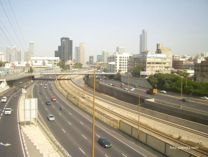 Вид от станции Tel-Aviv ha-Shalom