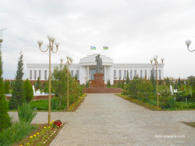 Здание администрации Автономной республики Каракалпакстан
