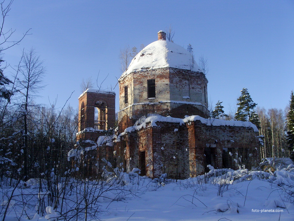 Богородицерождественская церковь на Николо-Пустопольском погосте у Курилово в начале восстановления. Февраль 2018г.