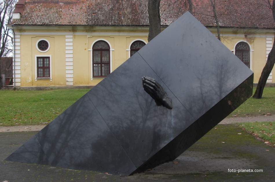 Памятник жителям Выру, погибшим при крушении парома