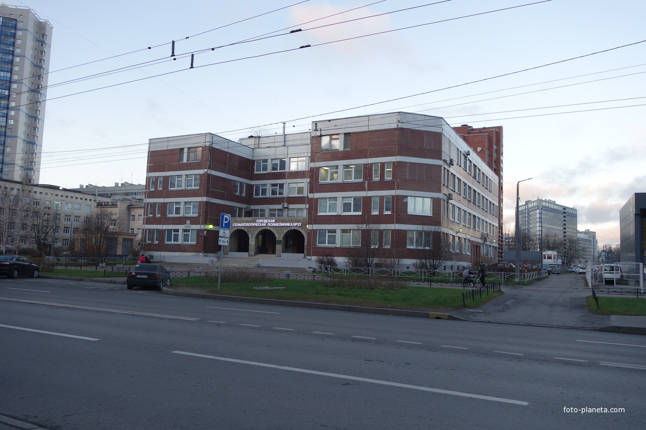На проспекте Королёва.Стоматологическая клиника.