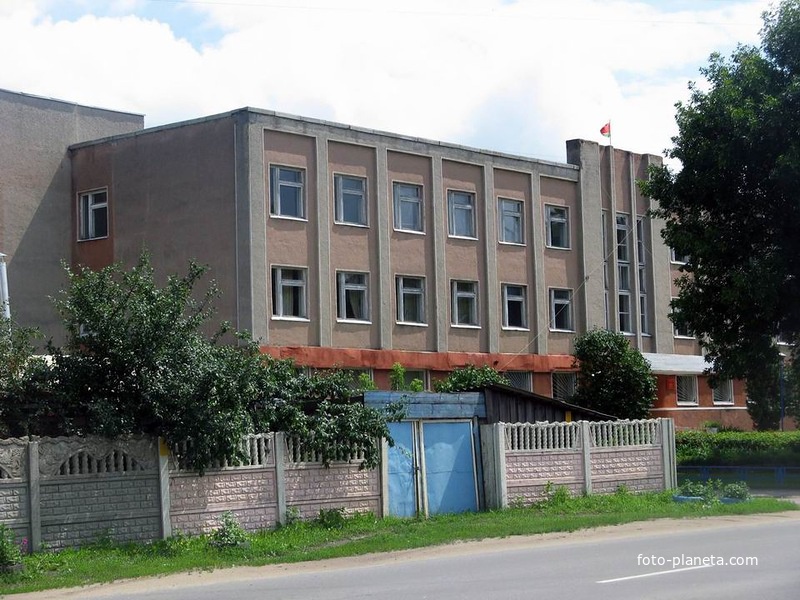 Административное здание на улице Октябрьской