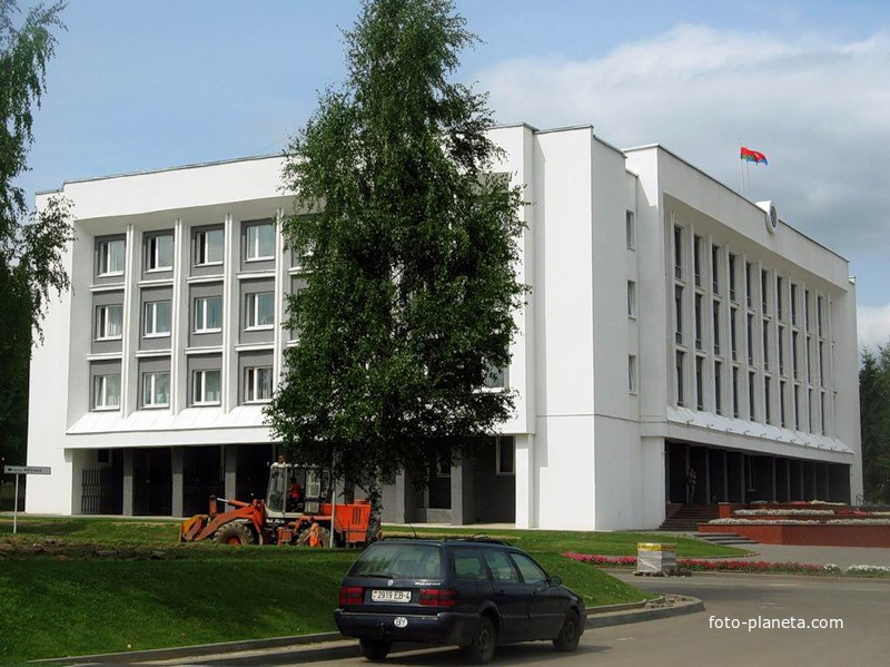 Административное здание на пересечении улиц Ленинской и Шолом-Алейхема