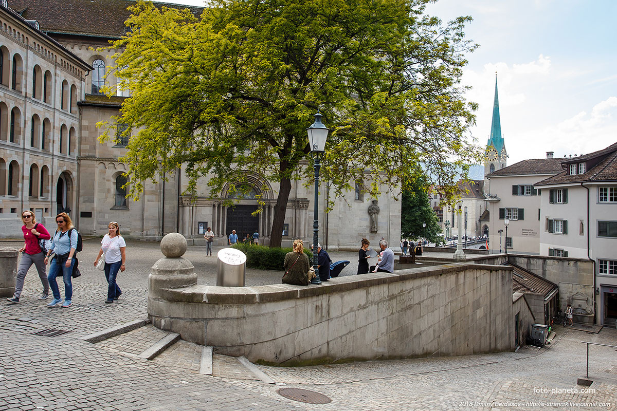 Площадь перед собором Grossmünster