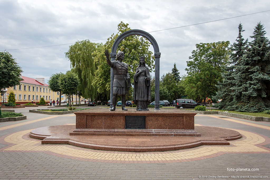 Памятник князю Владимиру Васильковичу и княгине Ольге Романовне