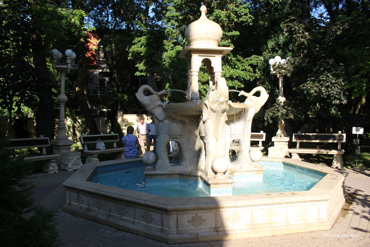 Кабардинка. В Культурном центре &quot;Старый парк&quot; (Индийский фонтан).