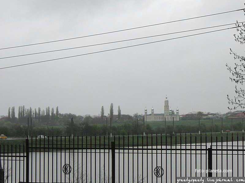 Чернореченское водохранилище и мечеть