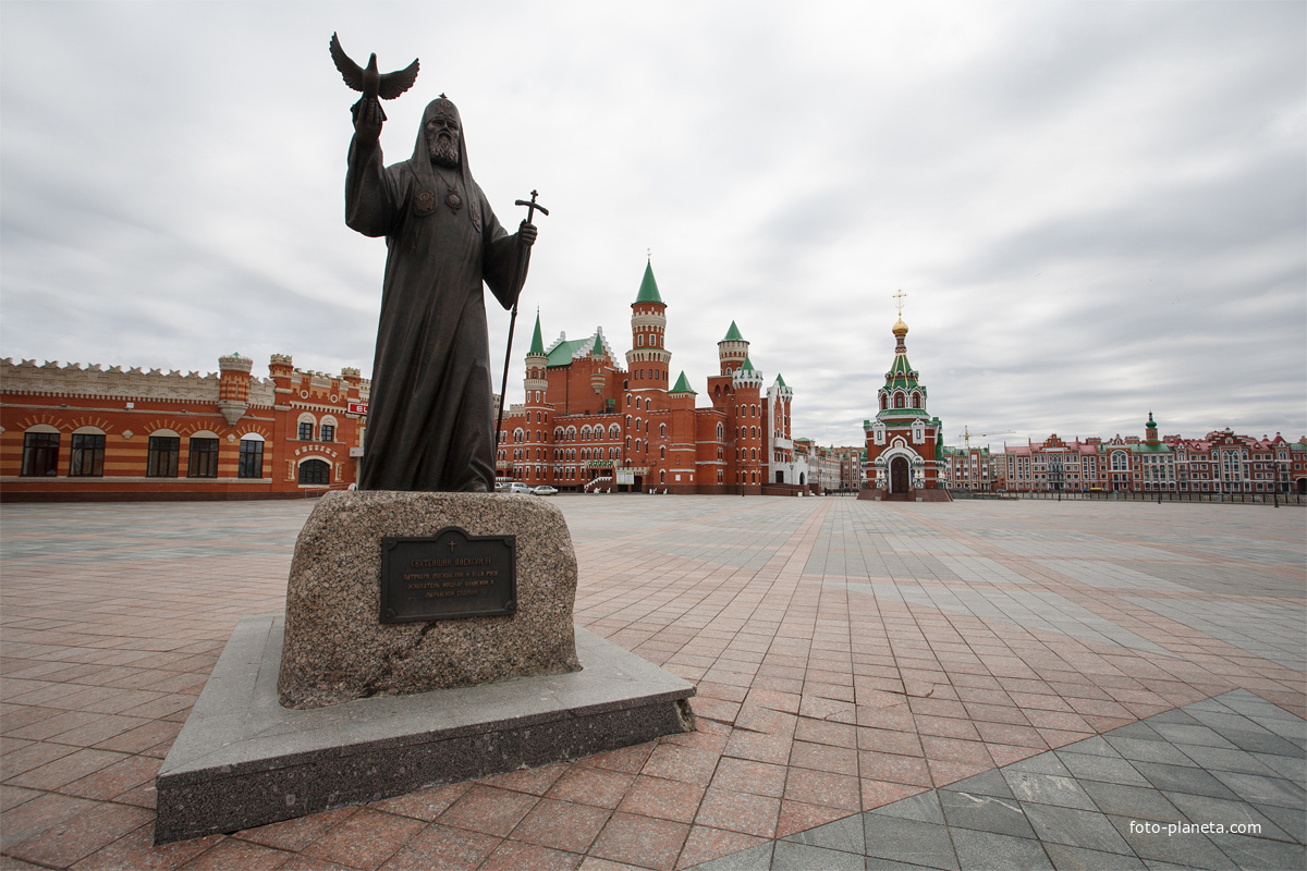 Памятник Святейшему Патриарху Московскому и всея Руси Алексию II