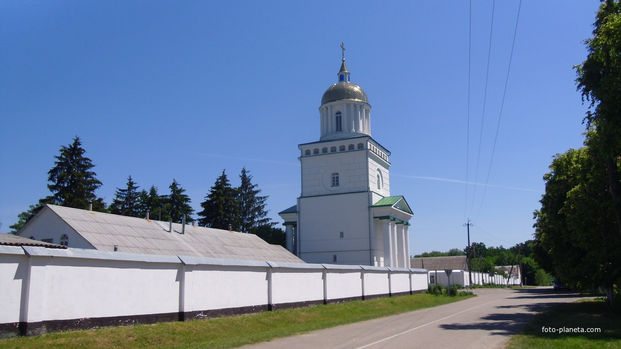 Свято- Миколаївський Лебединський жіночий монастир.Заснoваний в 1779 році.