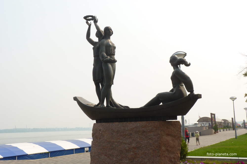 Скульптура на набережной