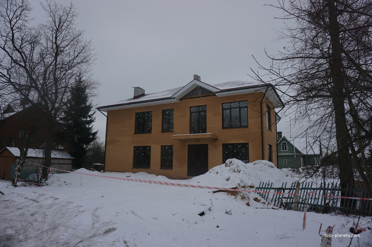 Набережная улица.