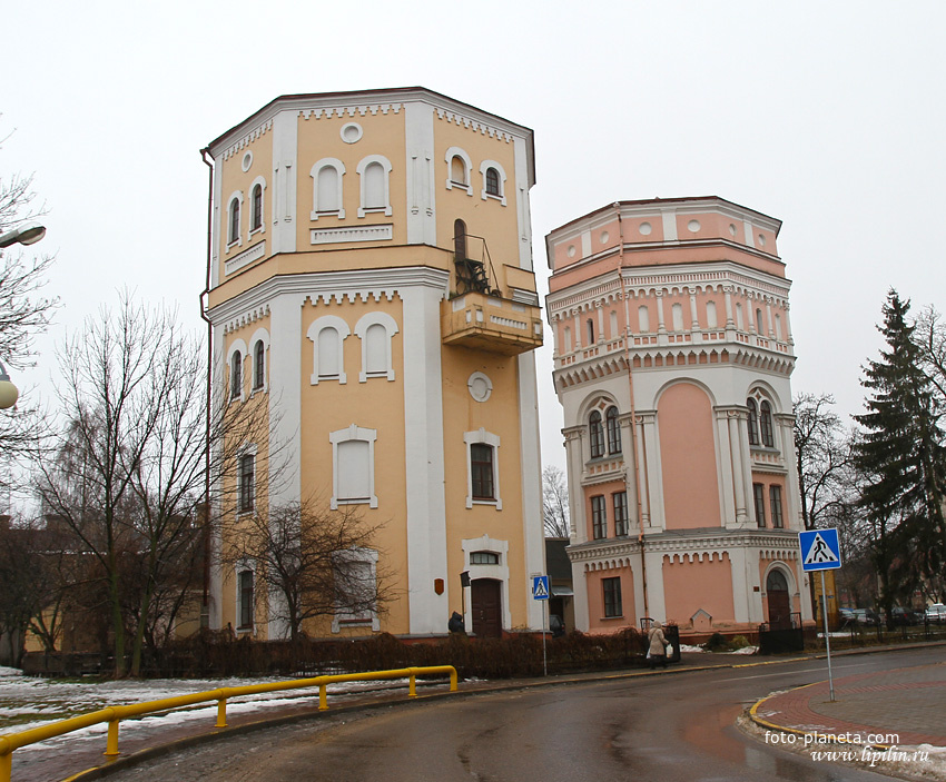 Старые водонапорные башни Кася и Бася