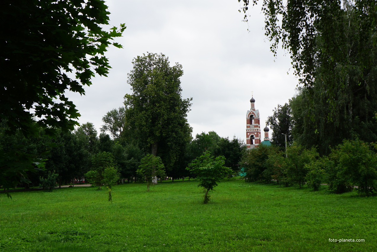 Мемориальный парк, бывшее кладбище в городе Бронницы, Успенская церковь