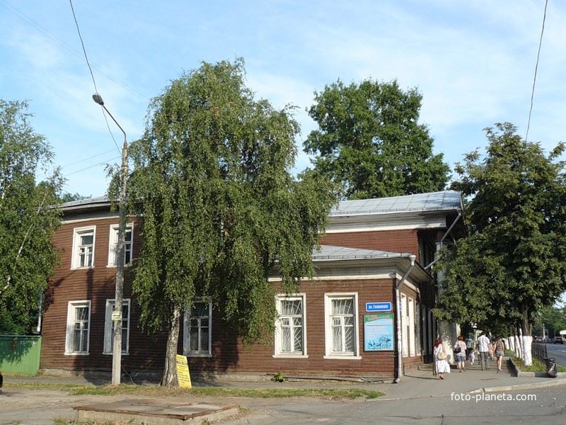 Улица Герцена №35, дом Пузан - Пузыревского