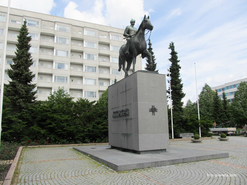 Памятник Маннергейму