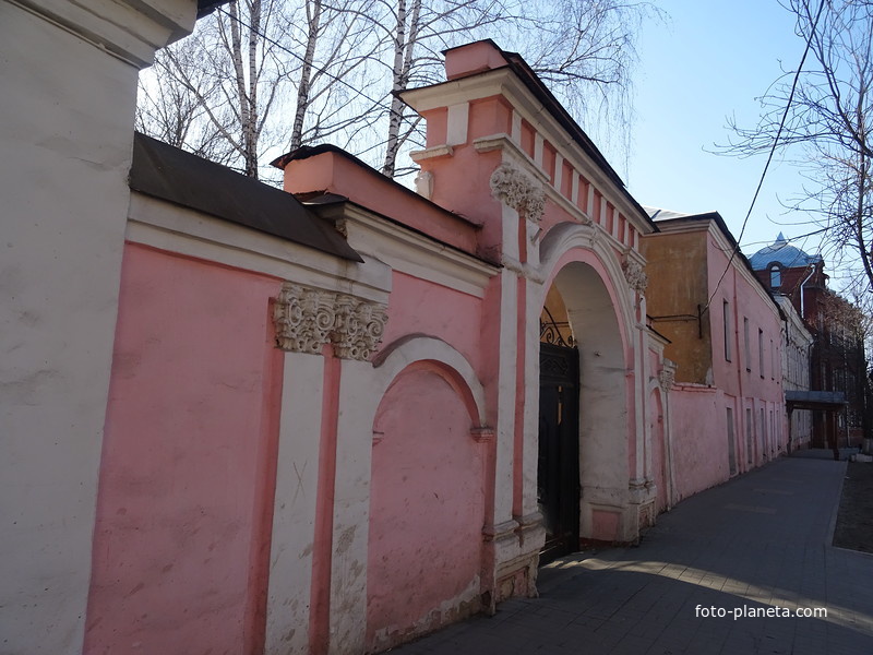 Монументальные ворота усадьбы Билибиных