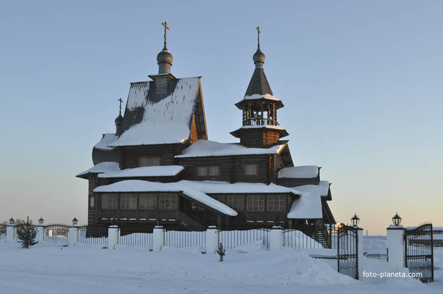 Церковь и подворье Свято-Артемиева Веркольского мужского монастыря