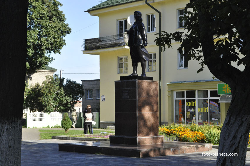 Памятник партизанке Людмиле Чаловской