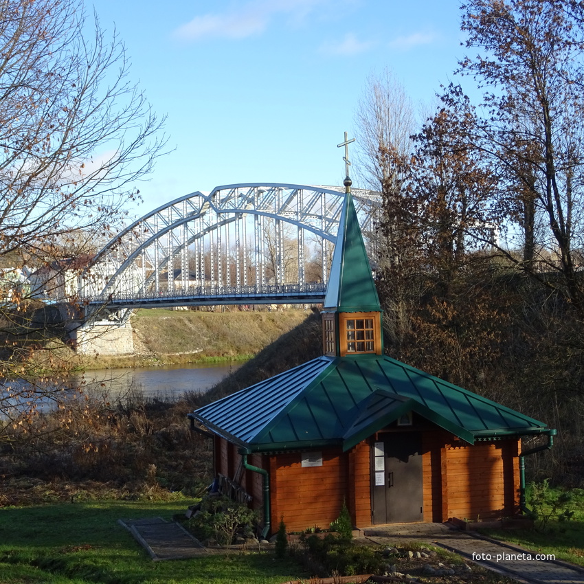 Купель на берегу реки Мсты