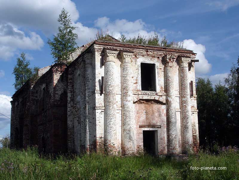 Старый, разрушенный собор