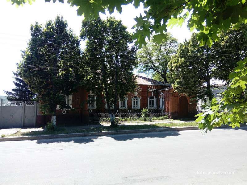 Частный дома на улице в Купянске
