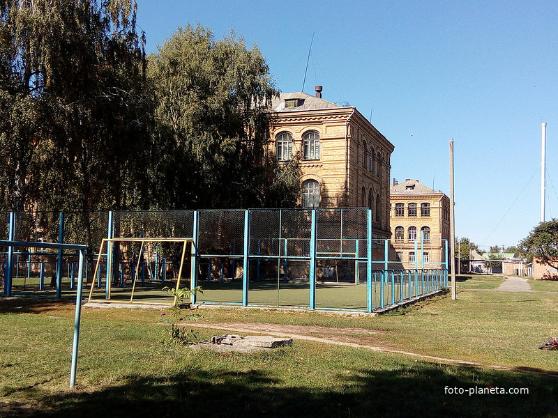 Спортивная площадка рядом с бывшим женским епархиальном училище